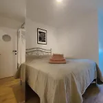 Nieuw Modern Vlakbij Lägenhet