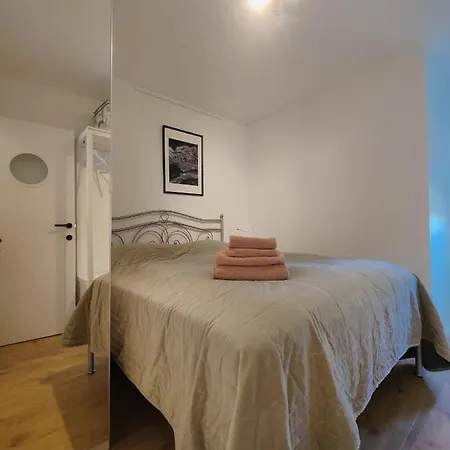 Nieuw Modern Vlakbij Apartamento